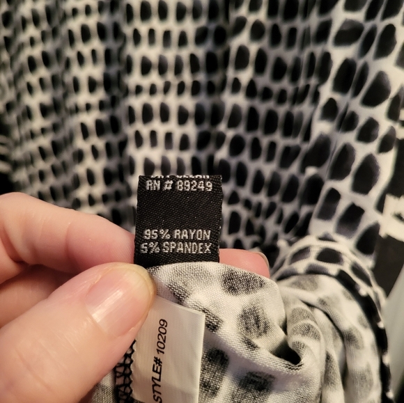 LYNN RITCHIE SILVER 3/4 Sleeve, Back Cut Out Criss Cross Mesh Top, MEDIUM, NWT - Picture 8 of 8